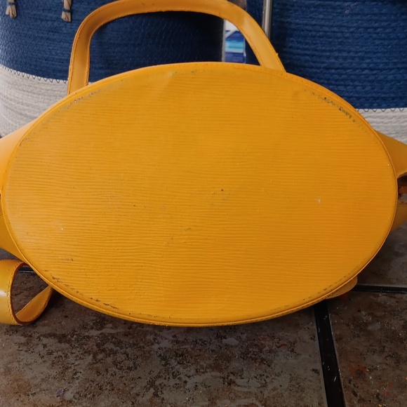 REHAB LOUIS VUITTON YELLOW EPI LEATHER SHOULDERBAG - Picture 6 of 17